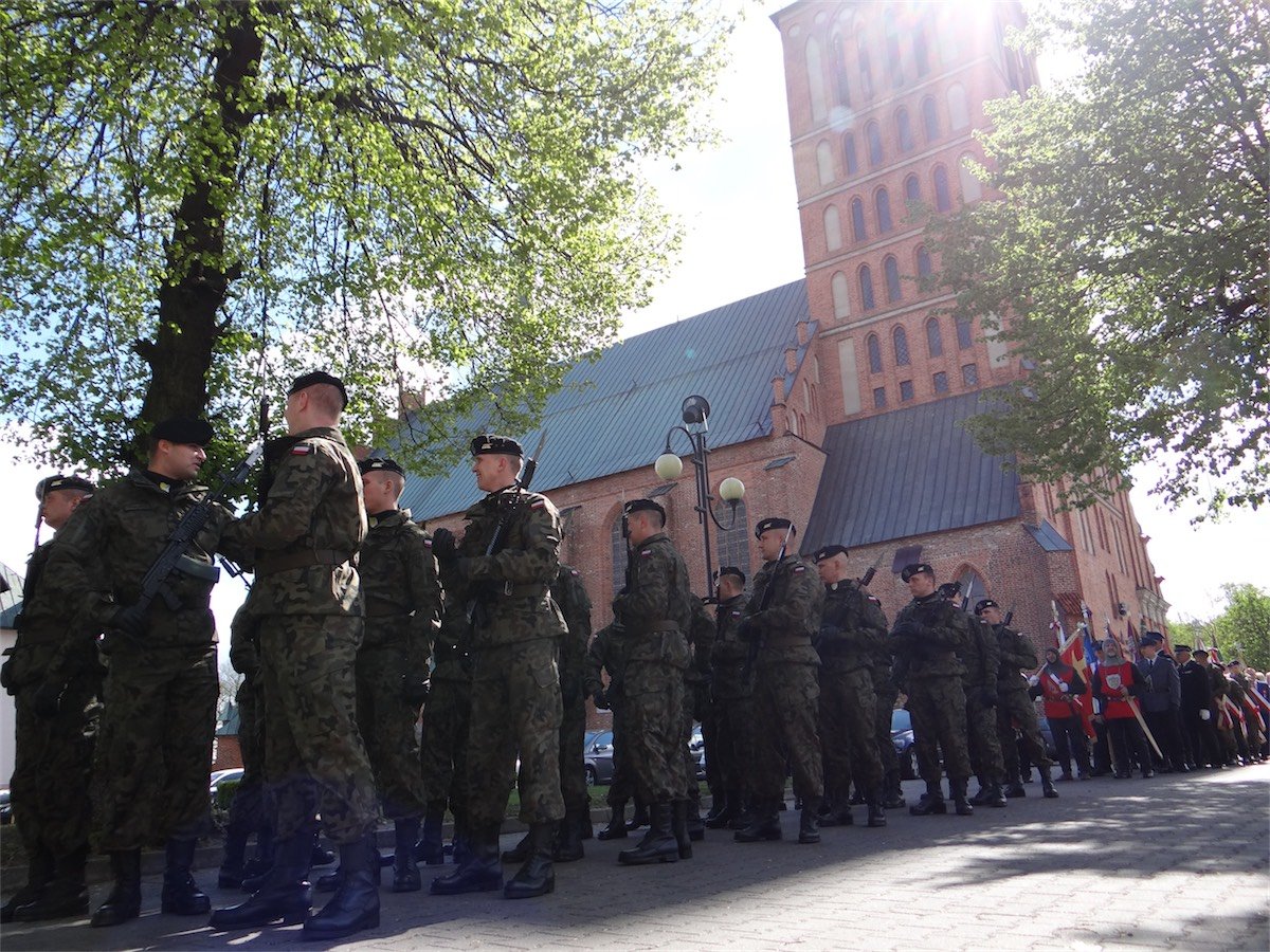 Żołnierze świętowali z mieszkańcami