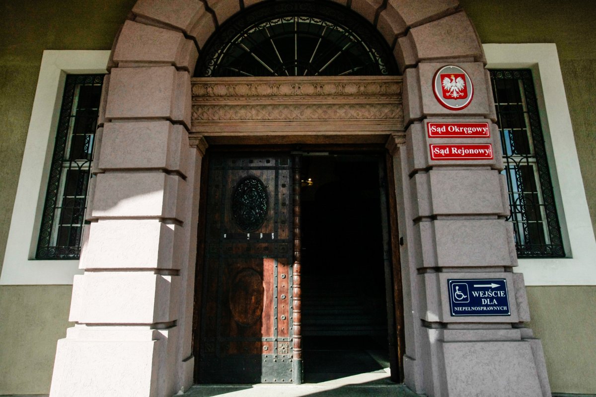 Fałszywe banknoty w skradzionym audi. Sprawa znalazła swój finał w sądzie
