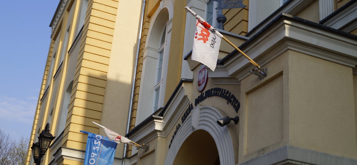 Nauczyciele rozpoczęli strajk. W Elblągu szkoły oflagowane, lekcji nie ma
