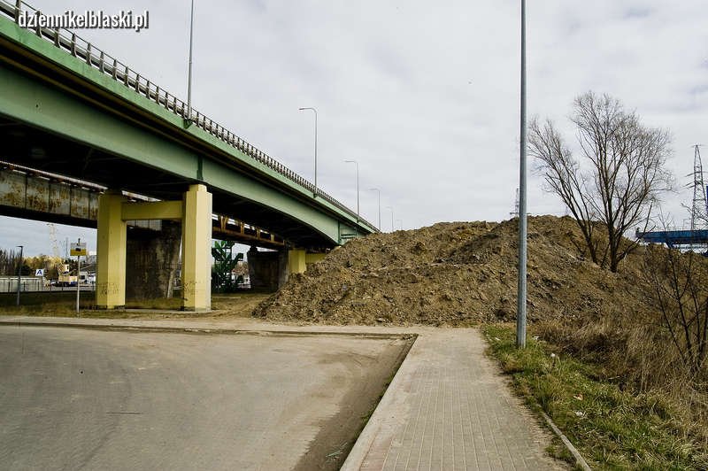 Z Elbląga do Krynicy płynie glina, żeby umocnić wały [zdjęcia]