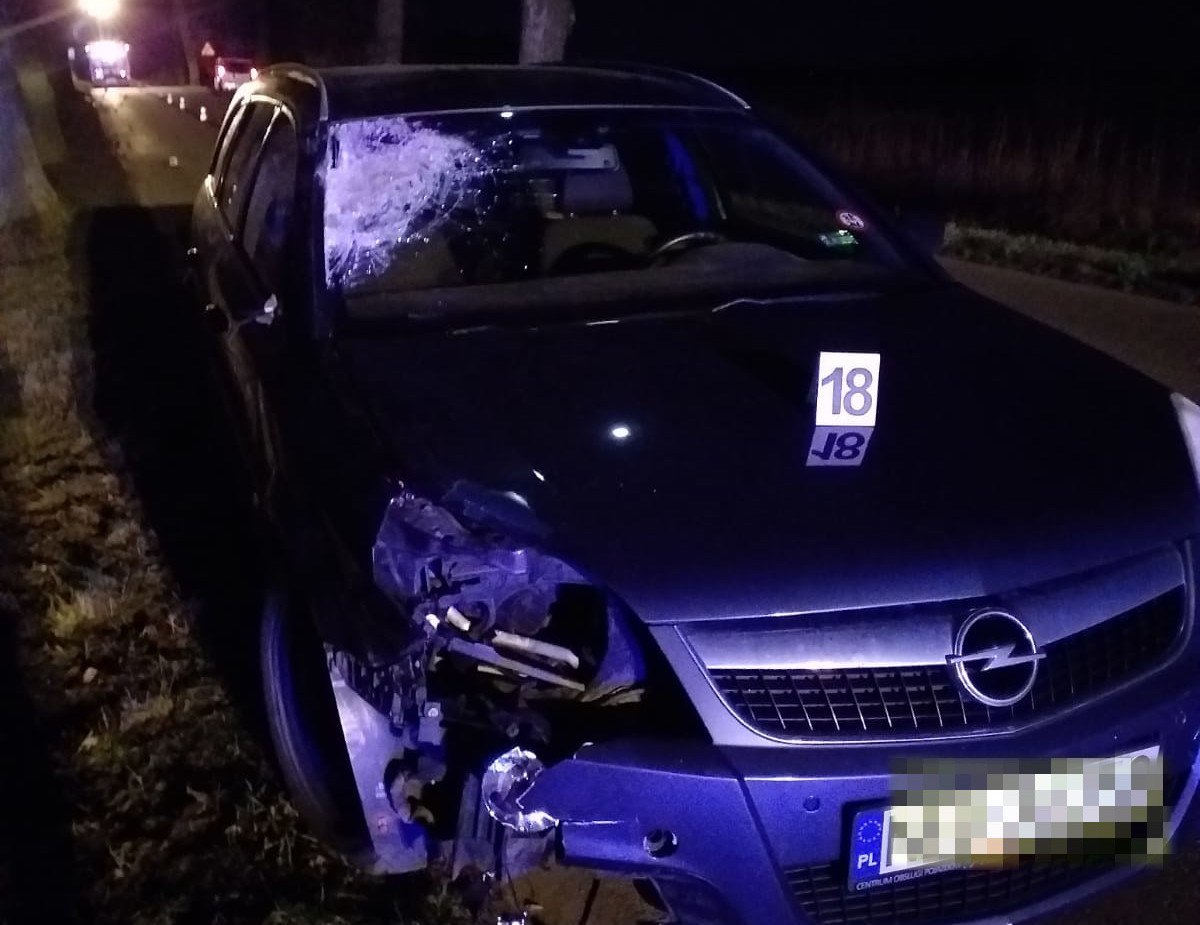 Zginął na drodze potrącony przez opla. Nie miał na sobie kamizelki odblaskowej