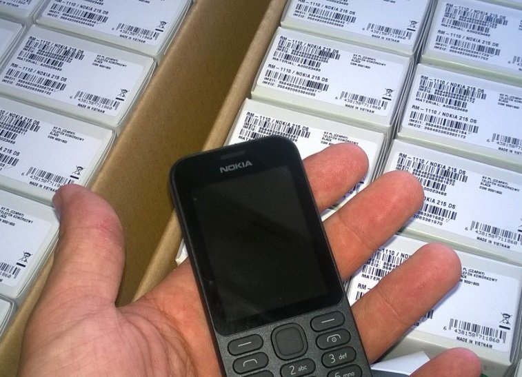 Policjanci sprawdzają numery imei telefonów