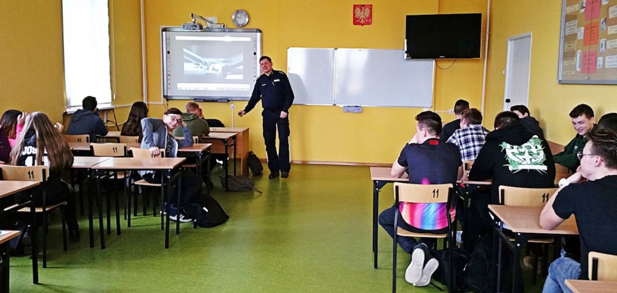 Policjanci radzą jak walczyć z cyberprzemocą
