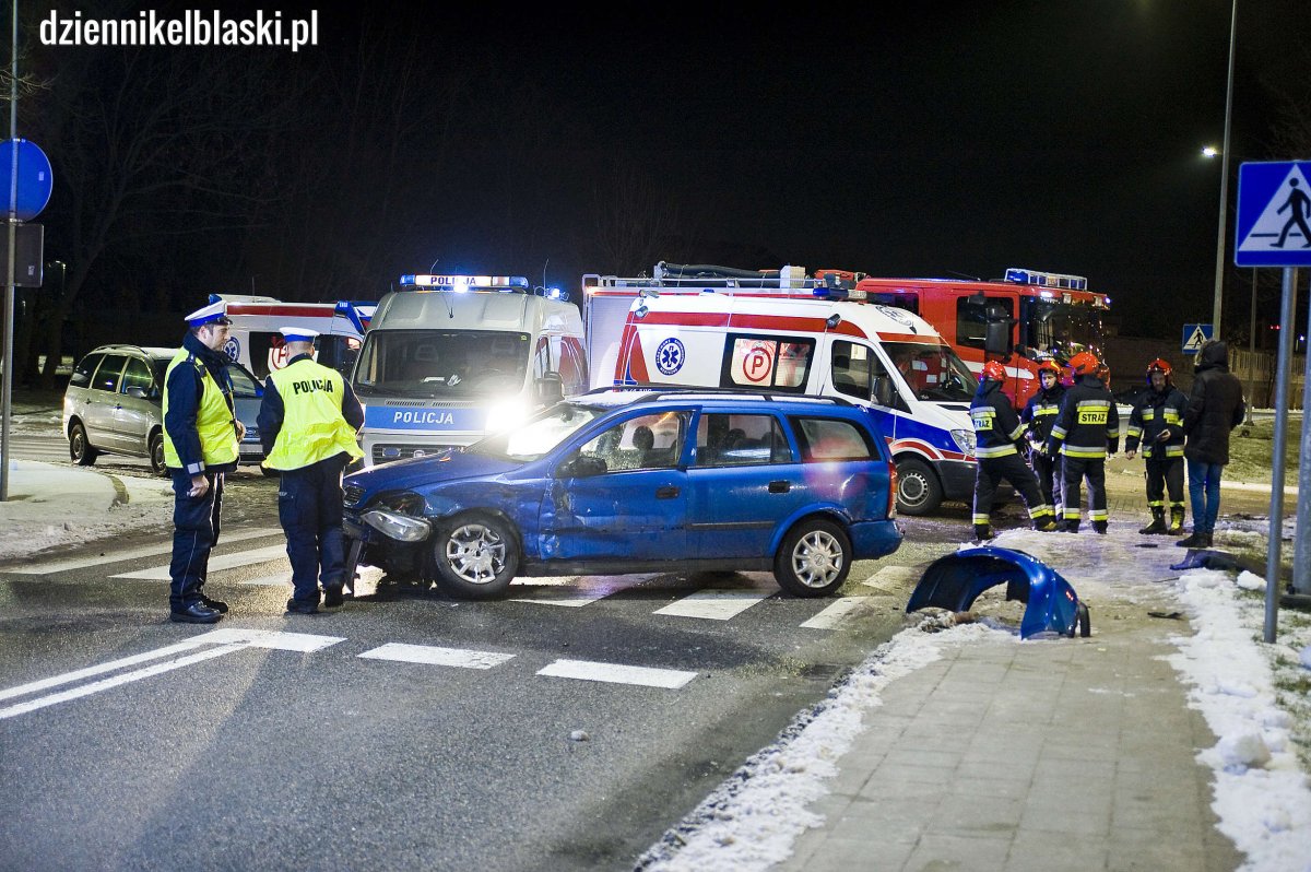 Zderzenie na skrzyżowaniu. 21-latek nie ustąpił pierwszeństwa [zdjęcia]