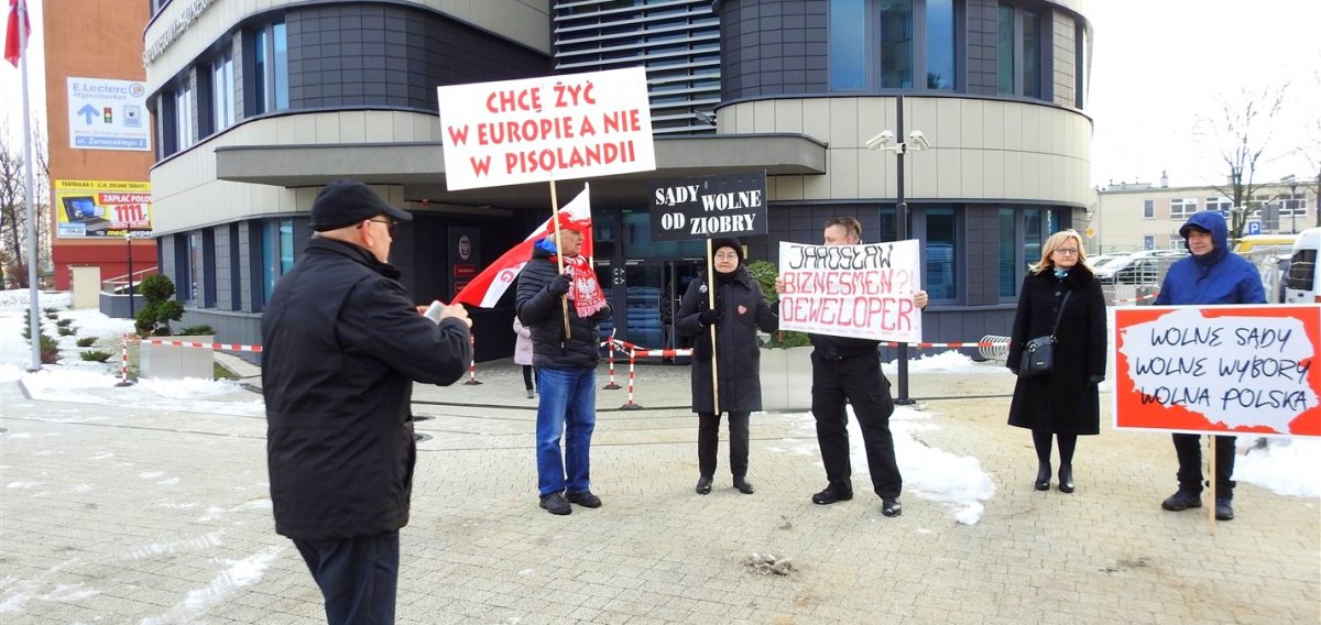 Po raz kolejny manifestowali w obronie polskiego sądownictwa
