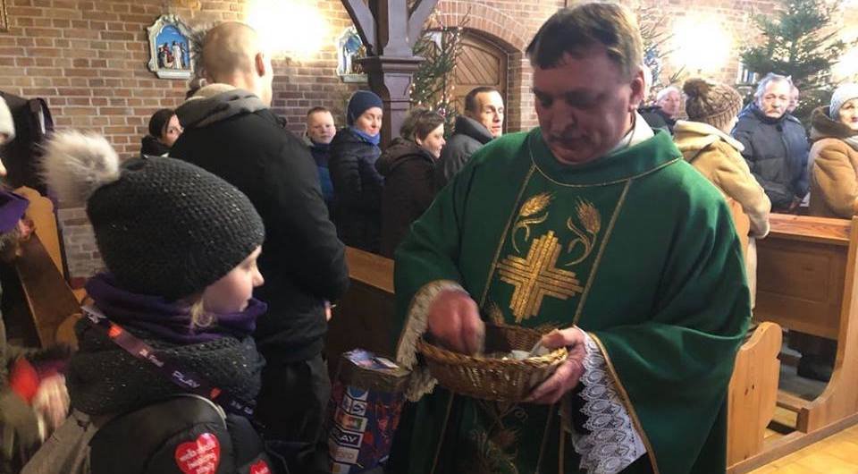 Datki z tacy przekazał na WOŚP. Ksiądz Klaban o śmierci Adamowicza: Trzeba żyć i nieść dobro dalej