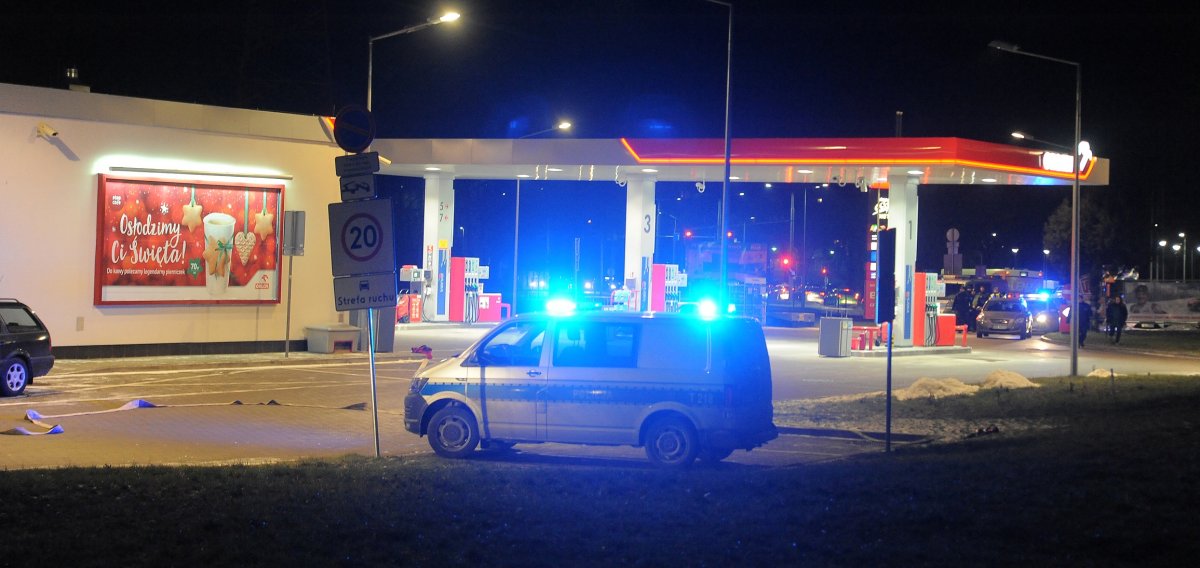 Zgłoszenie o bombie na stacji paliw. Trwa akcja [zdjęcia]