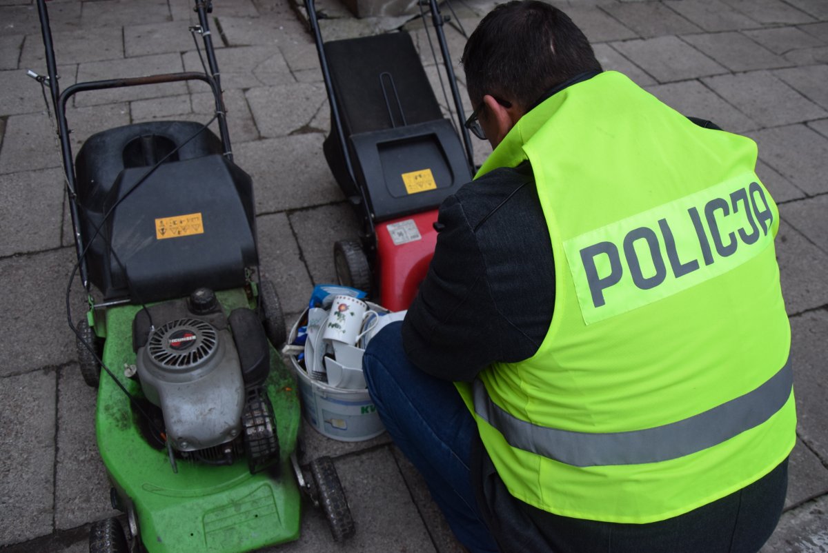 Policjanci szukają właścicieli kosiarek