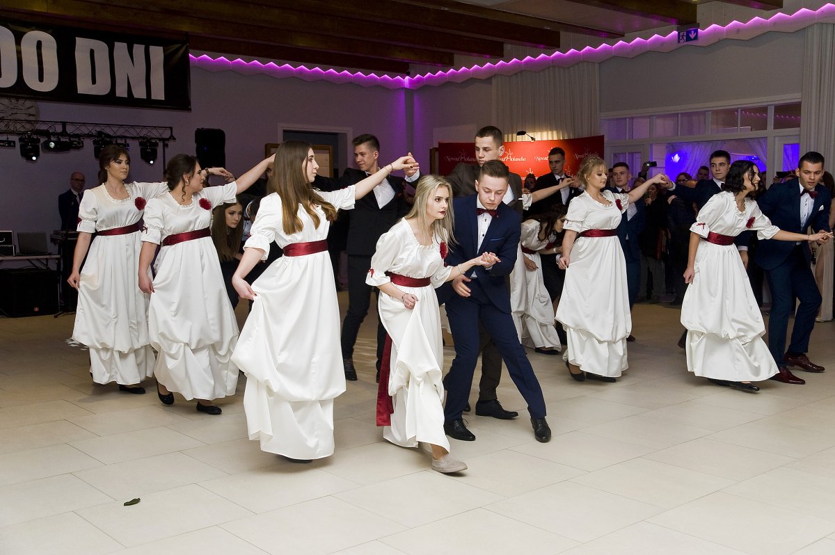 Studniówka w IV Liceum Ogólnokształcącym z akcentem sportowym