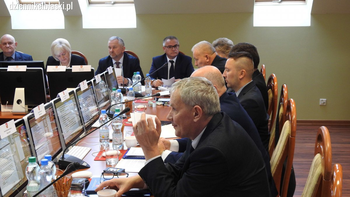 Powiatowi radni jednogłośnie przyjęli budżet 