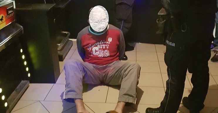 Celnik kontrolował lokal. Właściciel 