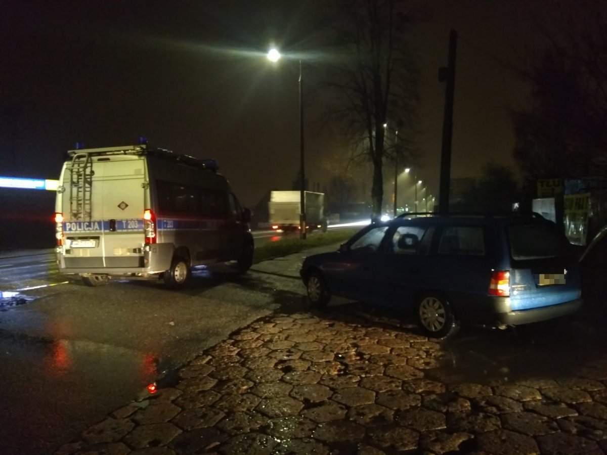 Miał 2,4 promila. Próbował wjechać na 