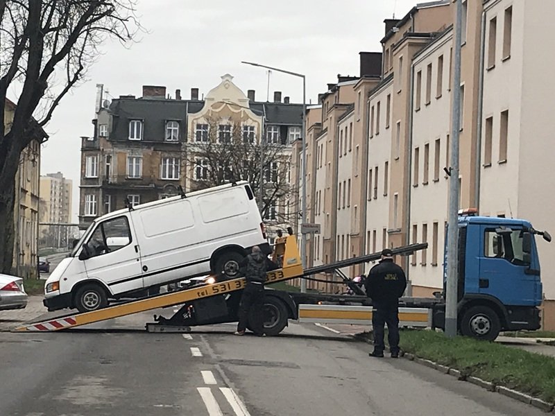 Strażnicy usuwają wraki