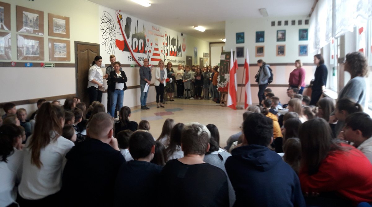 Zobacz, co zmalowali w tej szkole na 100-lecie niepodległości [zdjęcia]