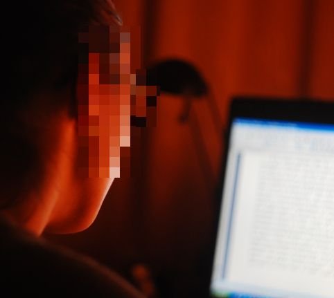 Policja ostrzega przed internetowymi oszustami