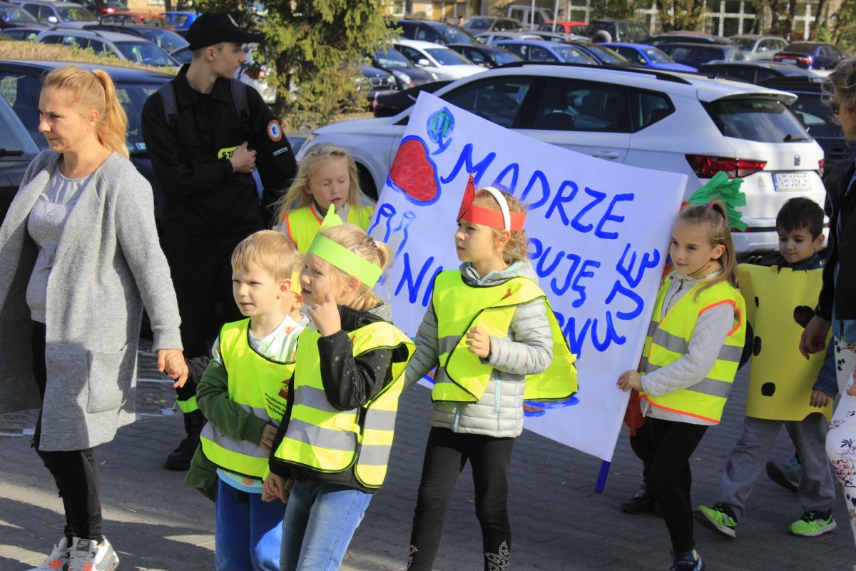 Jedzenie to nie śmieci, a często ląduje w koszu