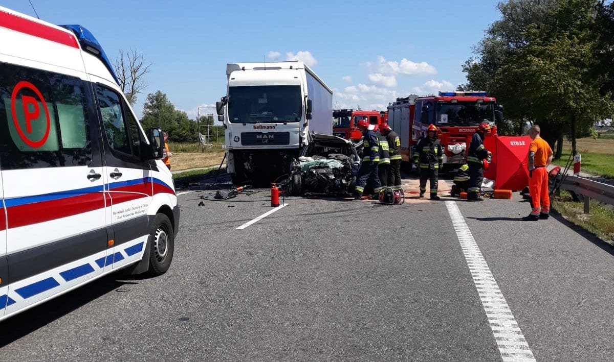 60-latek zginął w zderzeniu z TIR-em. Szukają świadków wypadku
