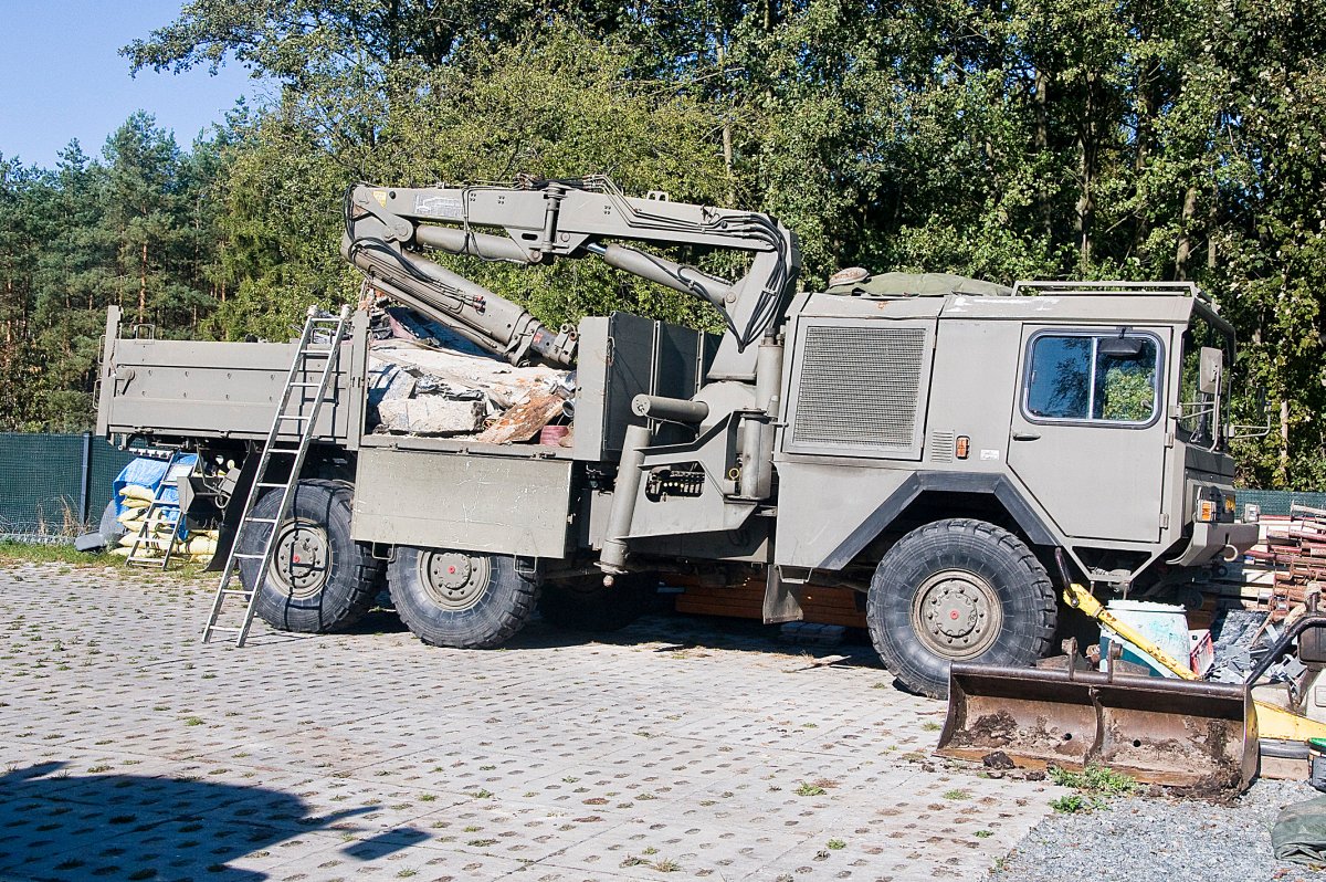 Tu toczyły się zacięte walki. Na plaży w Stegnie odkopali wrak samolotu [zdjęcia]