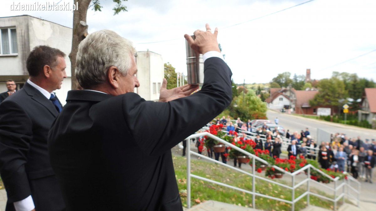 Zamurowali kapsułę czasu dla przyszłych pokoleń. To kolejna taka pamiątka w naszym regionie