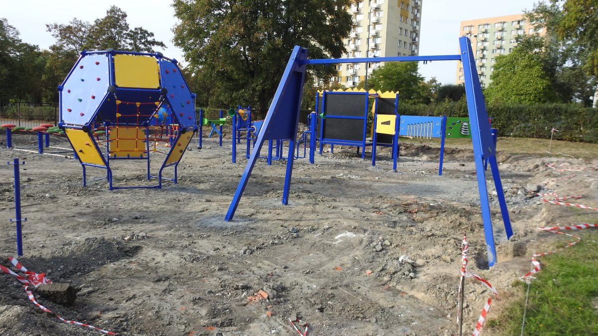 Szkoła marzyła o placu zabaw. Wkrótce będzie gotowy i otwarty dla wszystkich