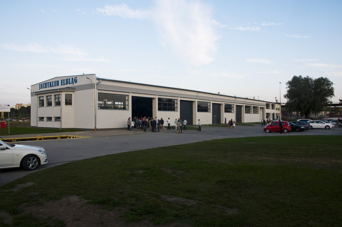 Hangar dla żeglarzy jak nowy [zdjęcia]