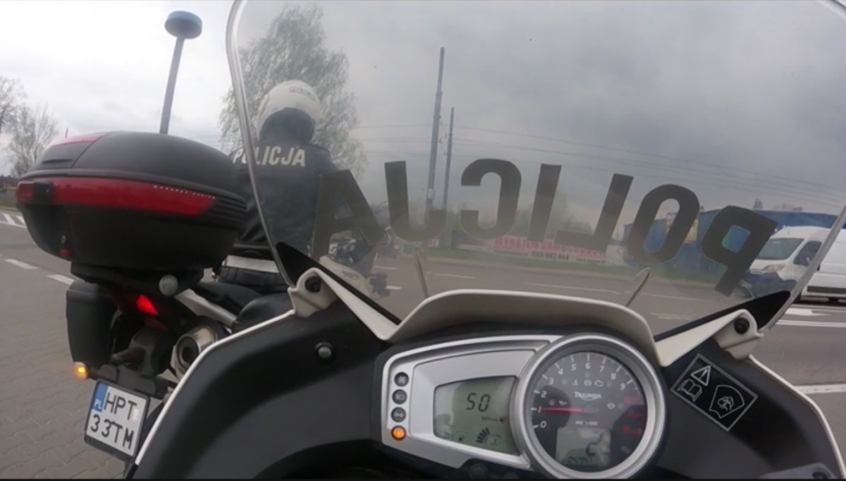 23-latek na ul. Warszawskiej wyprzedzał dwie ciężarówki i osobówkę