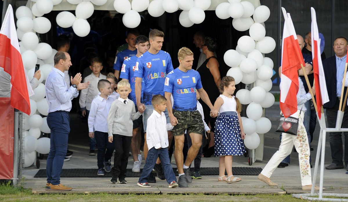 Ruszyła nowa podstawówka w Elblągu. Rok szkolny zainaugurowali na stadionie [zdjęcia]