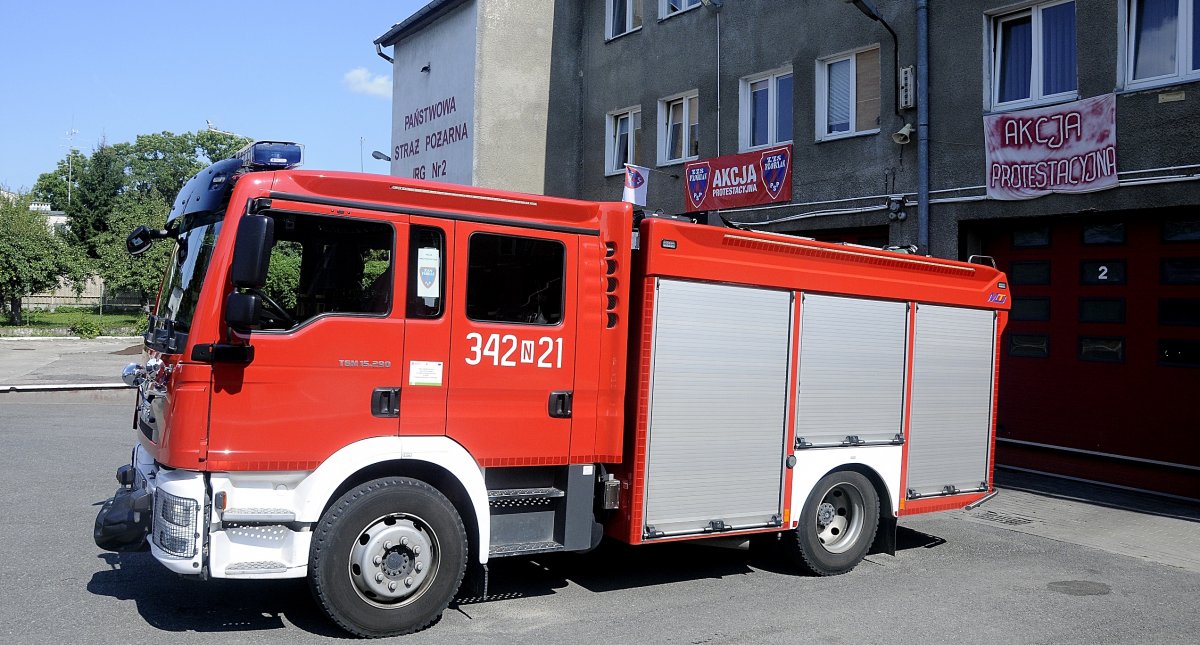 Strażacy oflagowali swoje siedziby w Elblągu. Trwa protest mundurowych [zdjęcia]