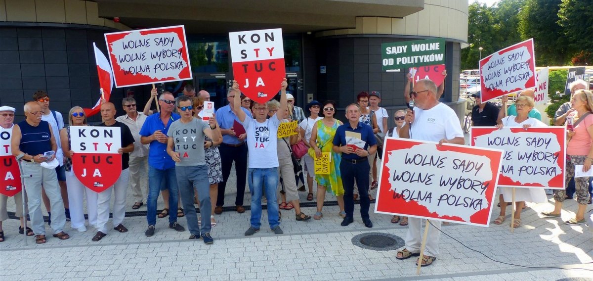 Po raz kolejny manifestowali w obronie polskiego sądownictwa