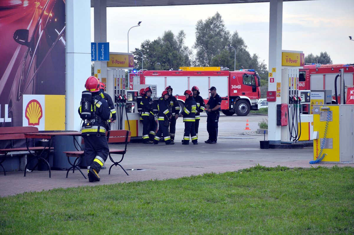 Na stacji paliw poczuli gaz. Ewakuowano pracowników i klientów [zdjęcia]
