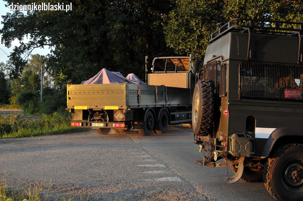 Wojsko zabrało wrak MiG-a 29 z pola koło Pasłęka [zdjęcia]