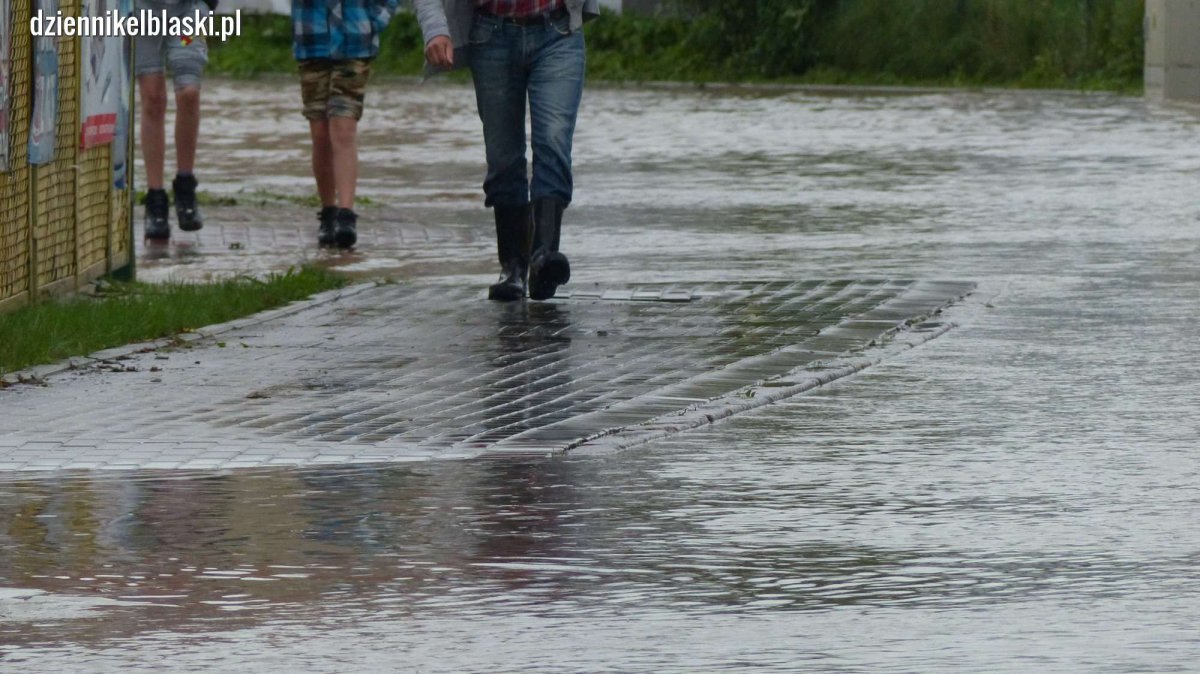 Deszcz popada i to mocno