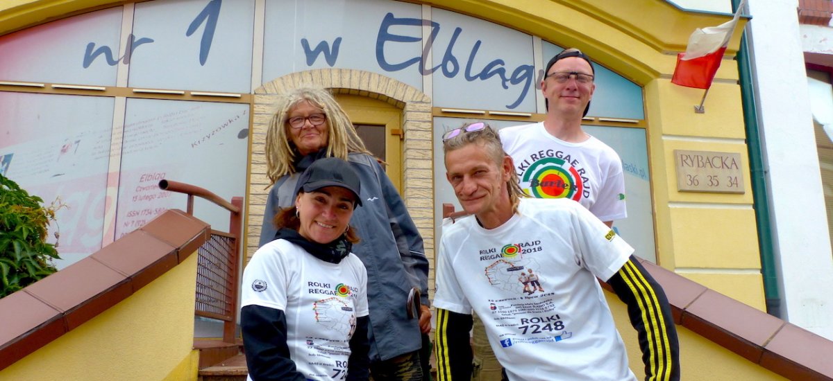 Dwa serca, cztery pary rolek i tysiąc kilometrów! Zbierają pieniądze dla chorych bliźniaków