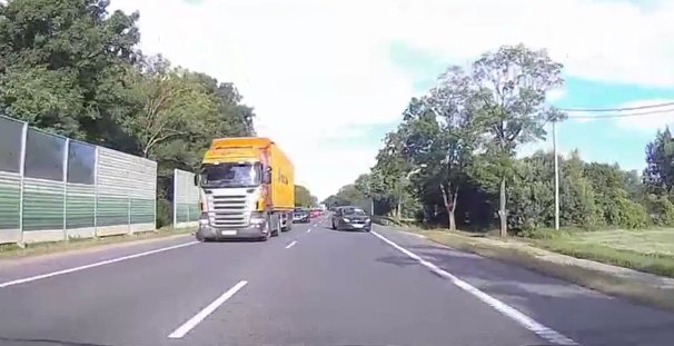 Wyprzedzała na czołówkę... 