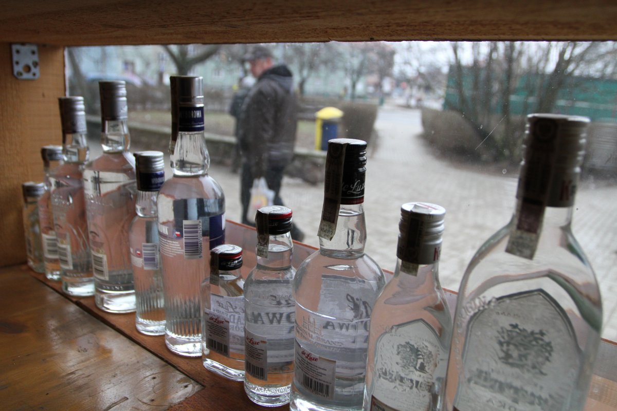 Samorządy rozważają wprowadzenie nocnego zakazu sprzedaży alkoholu [SONDA]