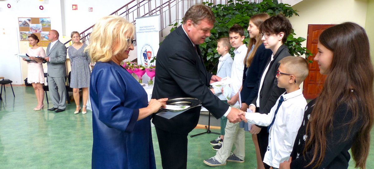Witajcie wakacje! Elbląscy uczniowie zakończyli rok szkolny [zdjęcia]