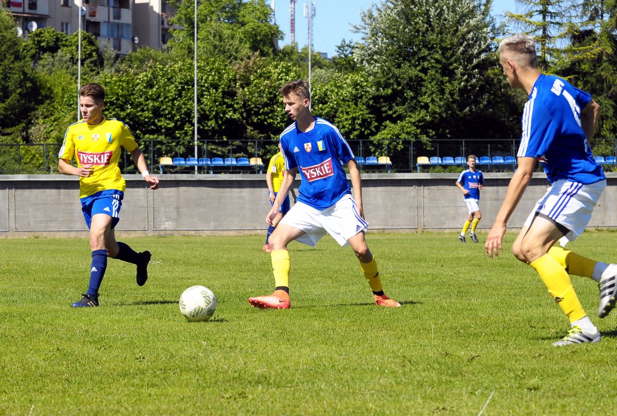 Olimpia szuka nowych piłkarzy. Na test mecz przyjechało ich 17 [zdjęcia]