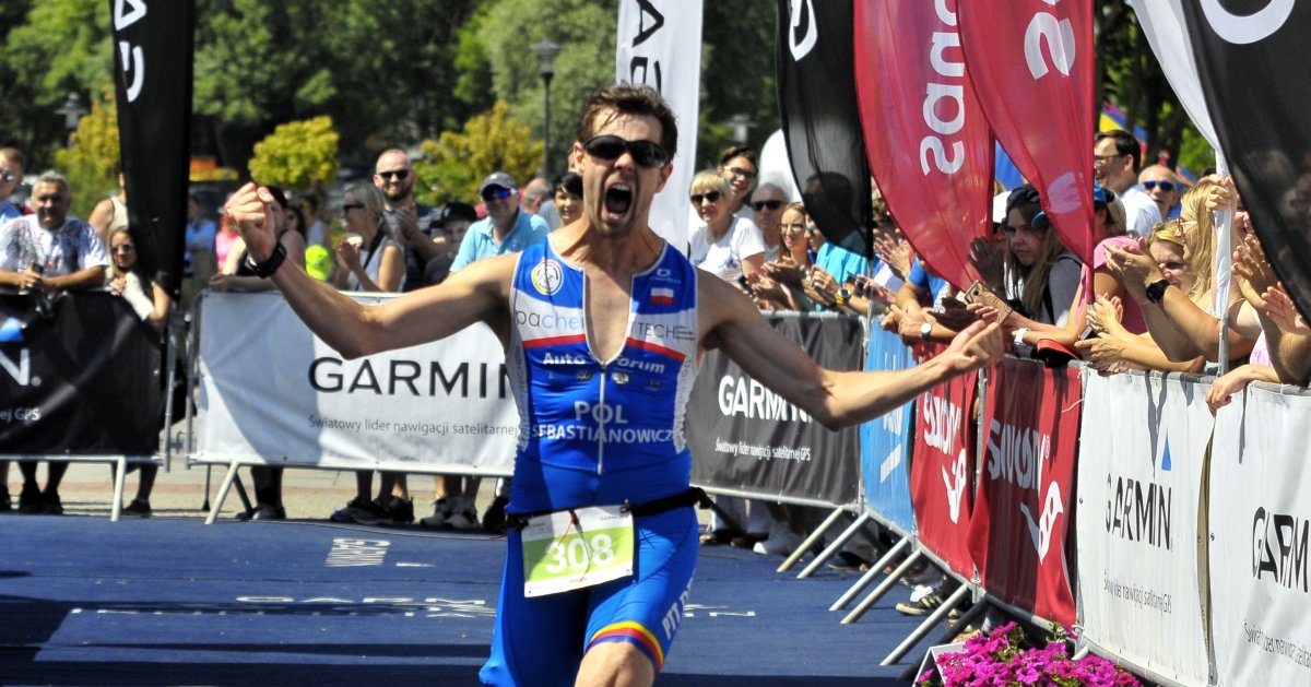 Mocne tempo w sporym upale. Triathloniści rywalizowali w Elblągu [zdjęcia]