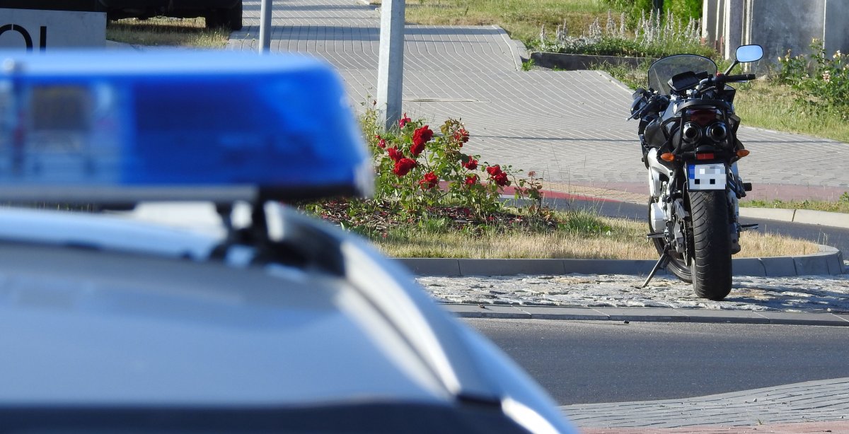 Przewrócił się na ul. Konopnickiej. Motocykl 35-latka przeleciał kilkadziesiąt metrów [zdjęcia]