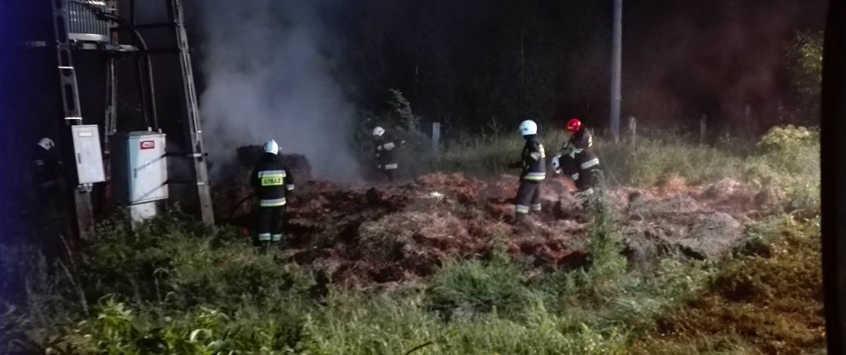 Pożar w Topolnie Małym. Zapaliły się baloty z sianem
