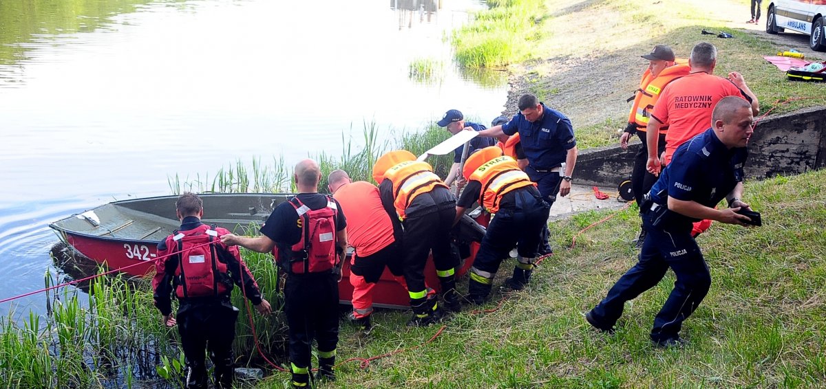 Tragedia na Jeleniej Dolinie. 20-latek utopił się w jeziorze [zdjęcia]