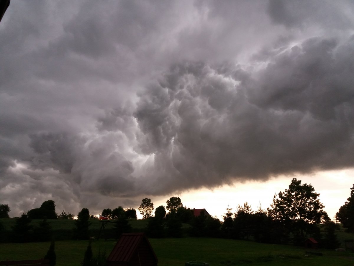Upał, burze i nawet grad. Prognoza niebezpiecznych zjawisk meteorologicznych