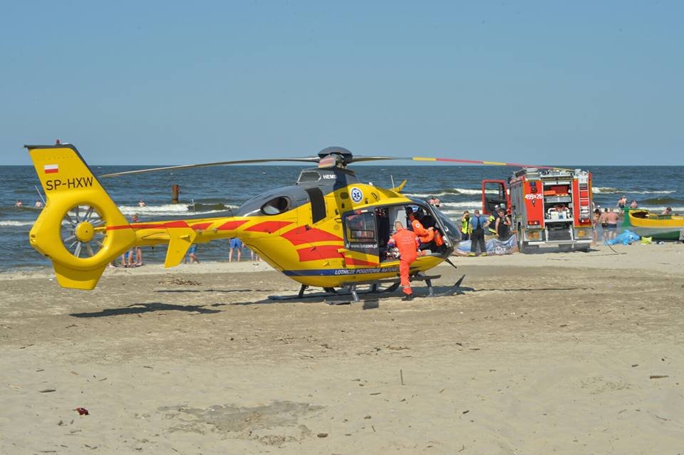 Akcja ratunkowa na plaży. Nie żyje mężczyzna wyciągnięty z wody