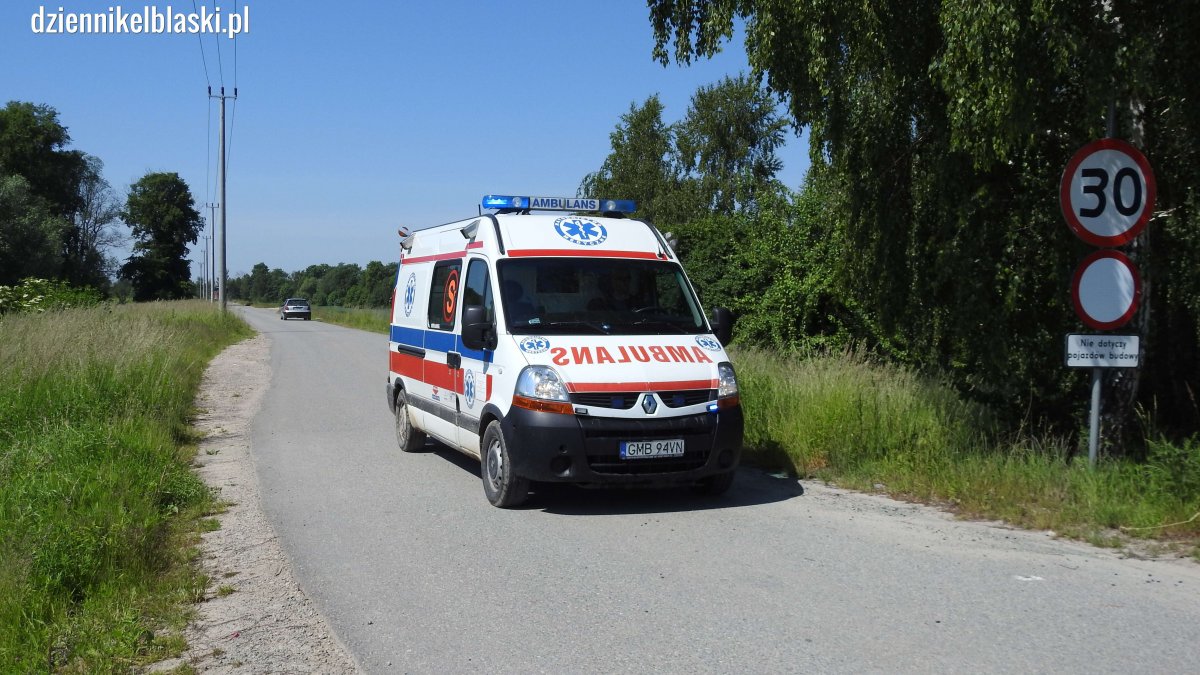 Wypadek w Kazimierzowie. Mężczyzna przygnieciony przez kabinę ciężarówki