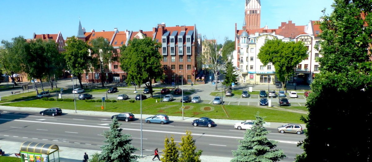 Elbląg zakwita na biało-czerwono. Ruszyły letnie obsady kwietników