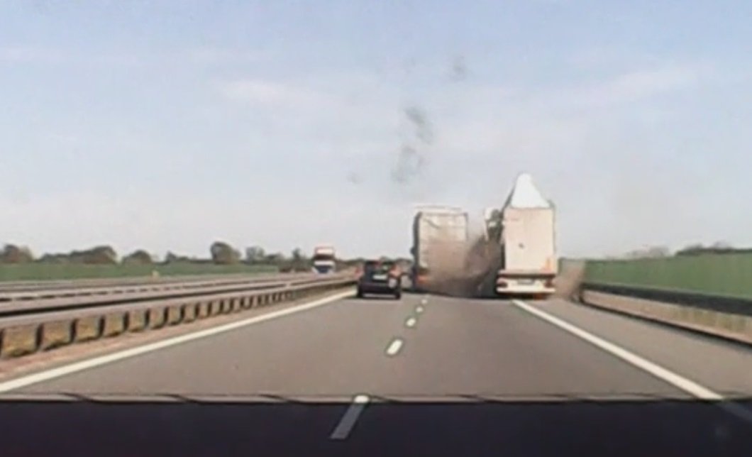 Zderzenie ciężarówek na ekspresówce pod Elblągiem. Chwila nieuwagi... [film]