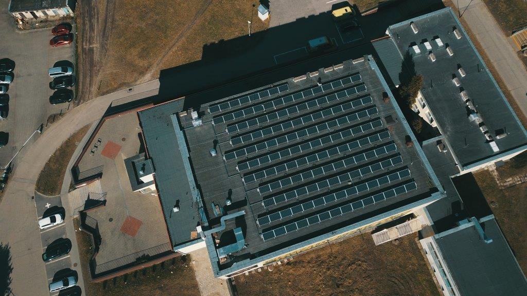 Elbląski basen czerpie energię ze słońca. Inwestycja zwróci się po trzech latach