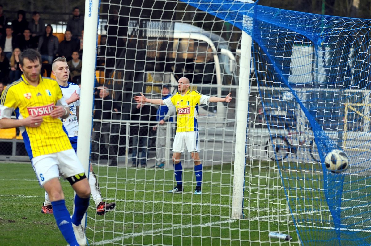 Olimpia przegrała z Błękitnymi 0:1. Sędzia nie uznał dwóch goli [film, zdjęcia]