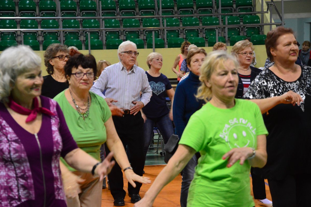 Aerobic i zdrowe przekąski. Seniorzy wybrali kierunek zdrowie