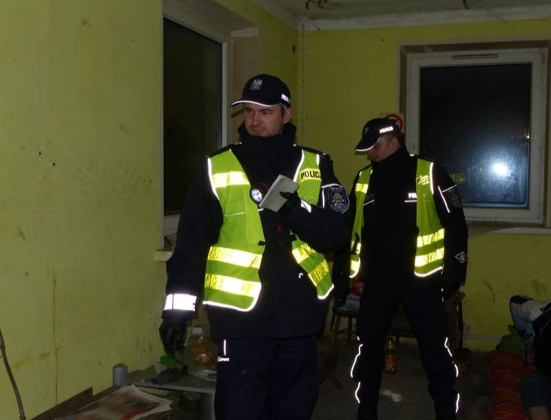 Mróz śmiertelnie groźny. Policjanci szukają bezdomnych 